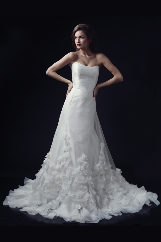 Heidi Elnora - Fall 2014 Bridal Collection - Sophie Paulette with Sophie Skirt Wedding Dress
<br><br><br><br>
Photos by: Michael J. Moore Photography</p>

<p